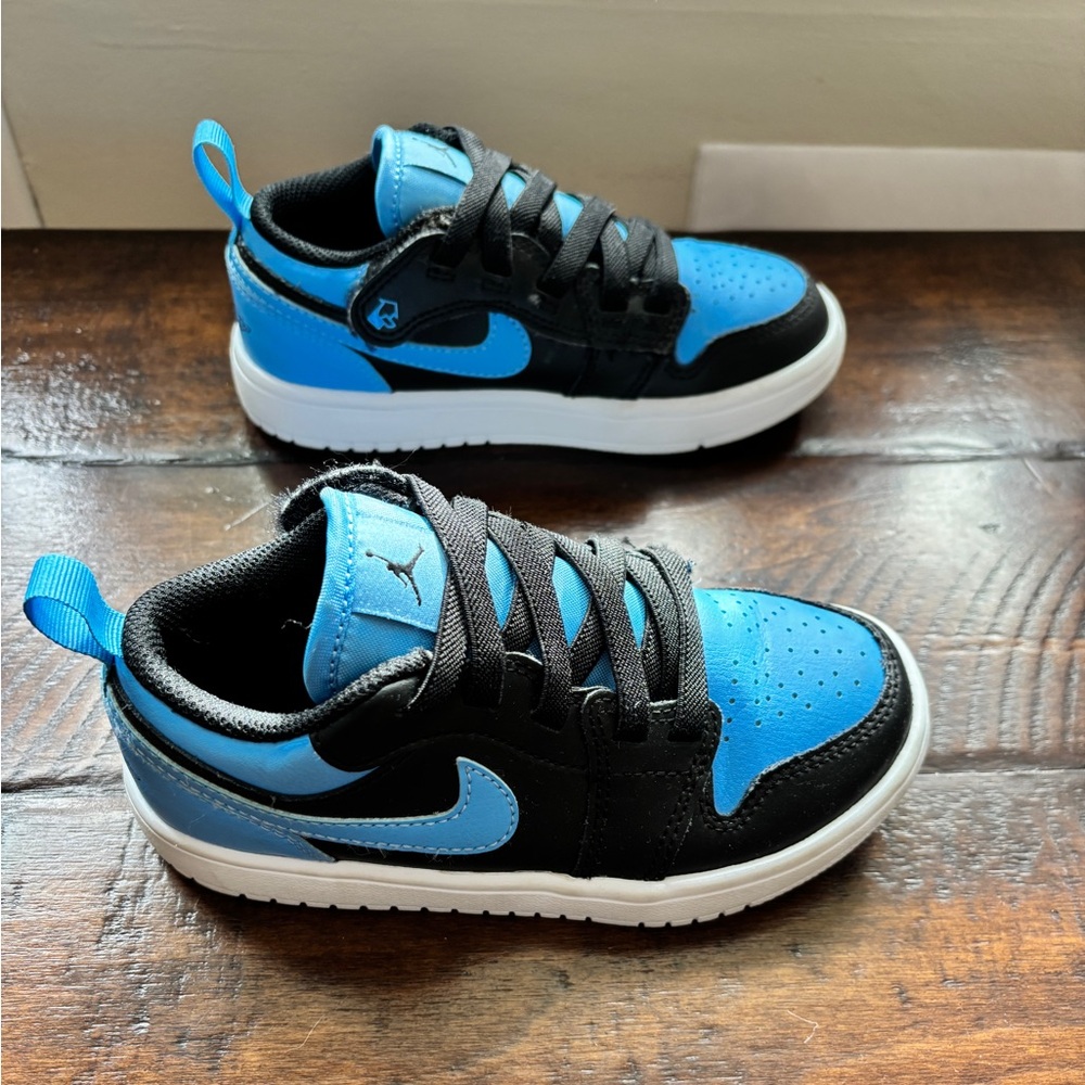 Like new Jordan 1 Low Alt sneakers, size